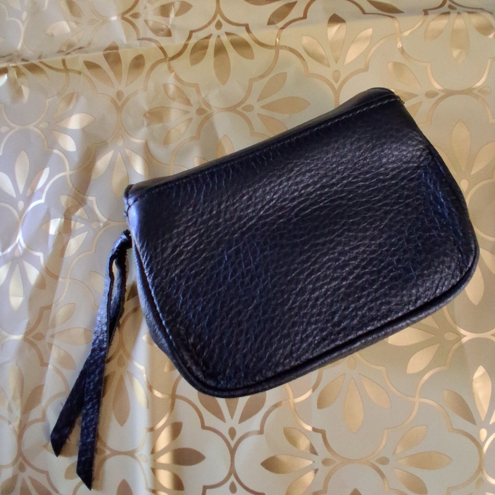 🔥NEW Aimee Kestenberg Black Leather Wristlet Crossbody Iridescent Zipper - Picture 2 of 15
